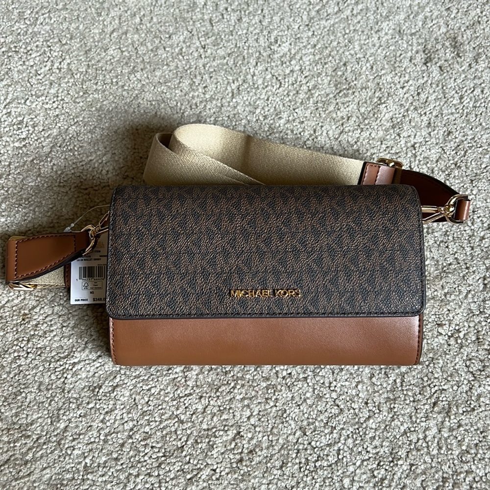Michael Kors jet set large wallet crossbody